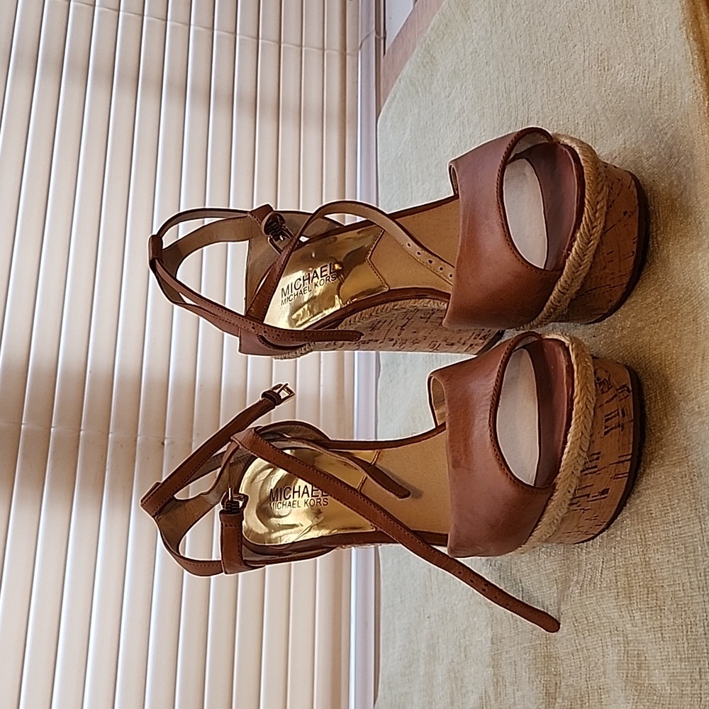 MICHAEL KORS PLATFORM SHOES